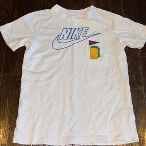 The Nike Tee boys white graphic tshirt size medium